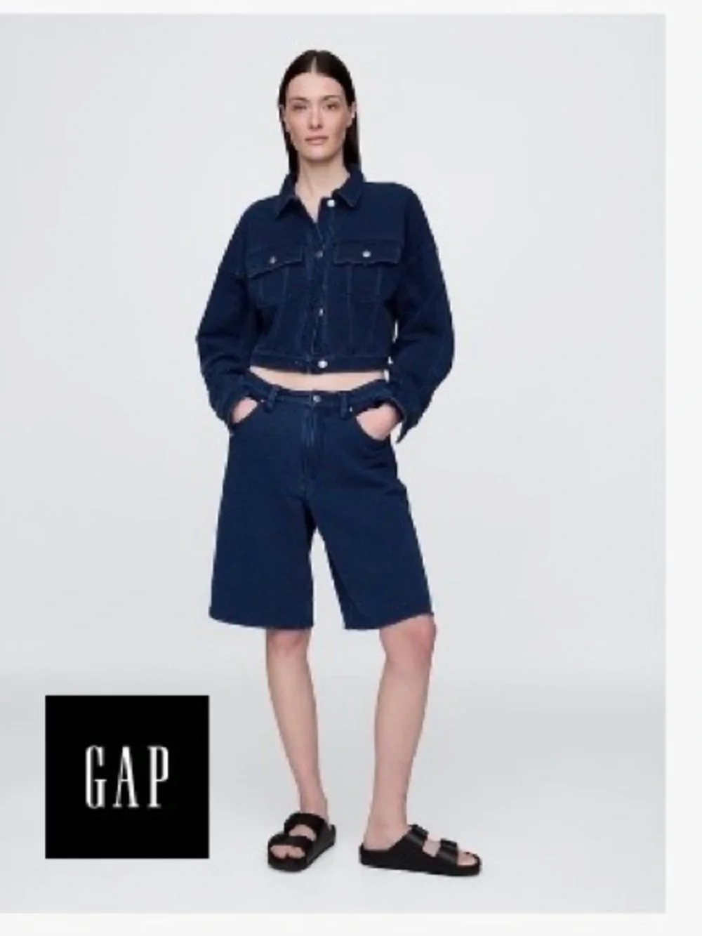 GAP women’s matching set - shorts and jacket